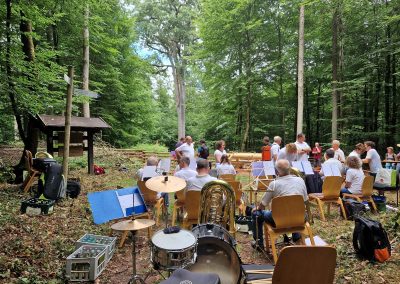 Ausrufung Königseiche im Kammerwald: musikalische Begleitung durch luxemburgische Band, ihr erster Auftritt im Wald