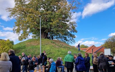 Ausrufung der Tumuluslinde in Evessen (Niedersachsen) mit emotionaler Feier erfolgt