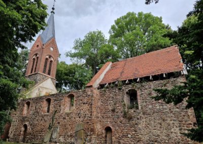 Pfarreiche Klein Lübars: Kirchenruine mit Wandbereichen aus dem 13. Jahrhundert