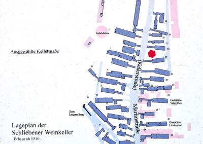 Weinkeller-Linde Schlieben: Lageplan der 34 Weinkeller, Platz der Linde obere Mitte rechts (als rotes Sechseck eingefügt)