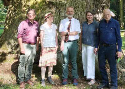 Ausrufung Ivenacker Methusalem-Eiche: das glückliche NEB-Kuratorium (v.l.): Eike Jablonski, Marion Scheich, Andreas Roloff, Katharina Edlinger, Uwe Thomsen