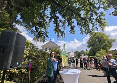 Ausrufung der Alten Eiche in Bremen-Vegesack: …und die Bremer Umweltsenatorin Kathrin Moosdorf mit ihrem bewegenden Grußwort über alte Bäume und zu diesem speziell.