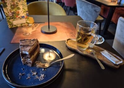 Flehmüllers Eiche Nordhausen: Nordhausen: an der Flaniermeile vom Bahnhof zur Innenstadt mit schönen Cafés und super leckerer Torte…