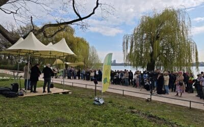 Gebührende Weltstadt-Ausrufung des dicksten Schnurbaumes in edlem Ambiente an der Hamburger Alster