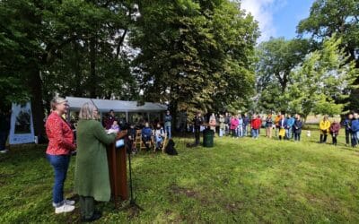 Traumhafte Ausrufung der Großen Eiche am Gutshof Lindstedt (Gardelegen, Sachsen-Anhalt) an alter Thingstätte