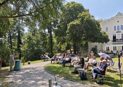 Ausrufung des starken Ginkgos in Bornheim: Erläuterung der spannenden Geschichte von Haus Wittgenstein durch den Historiker Dr. Ernst Gierlich